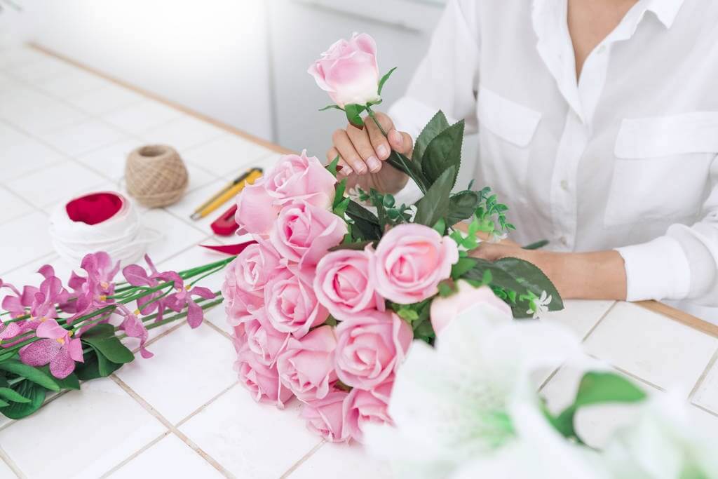 Bunch of Pink artificial roses