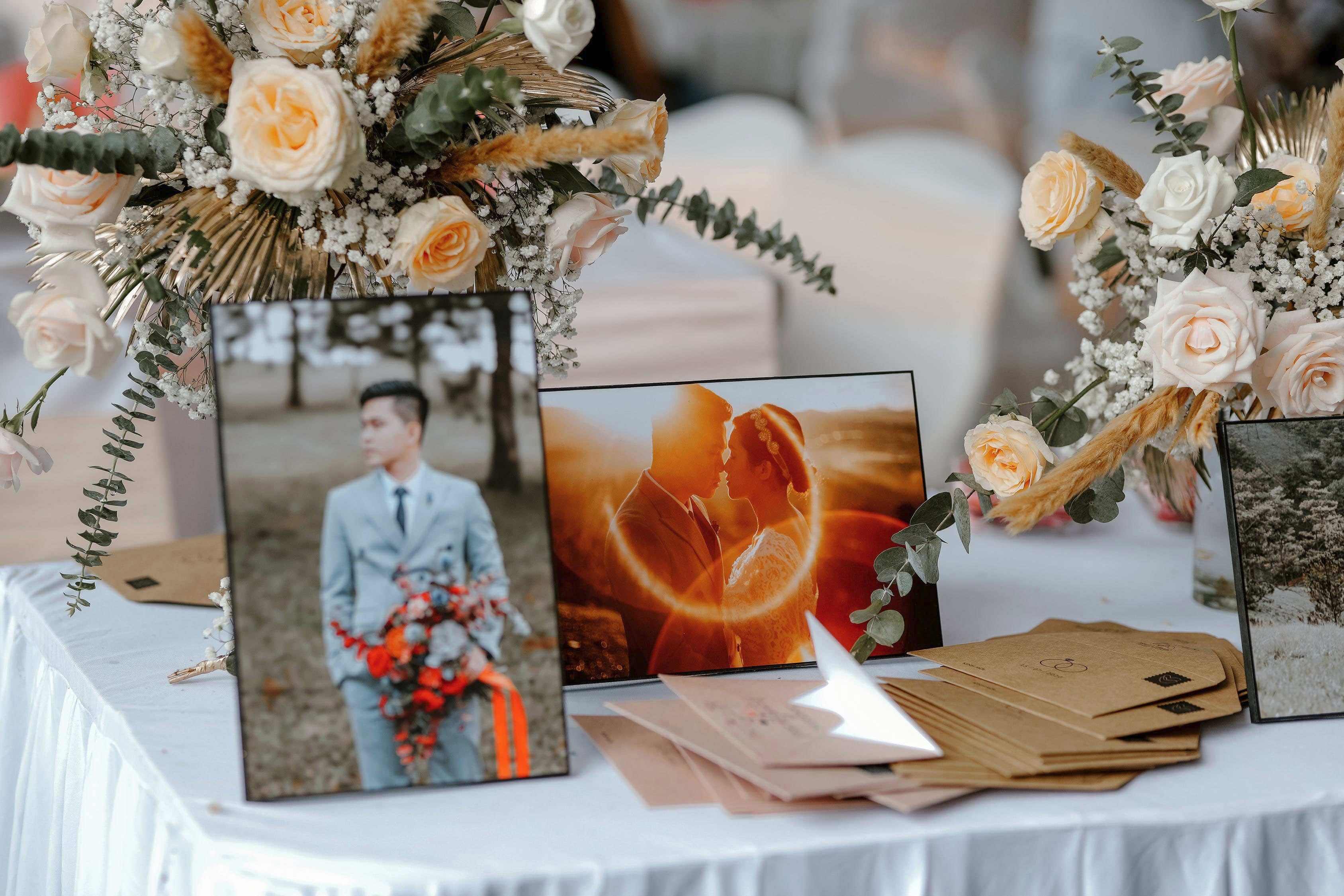 Artificial flowers on wedding table